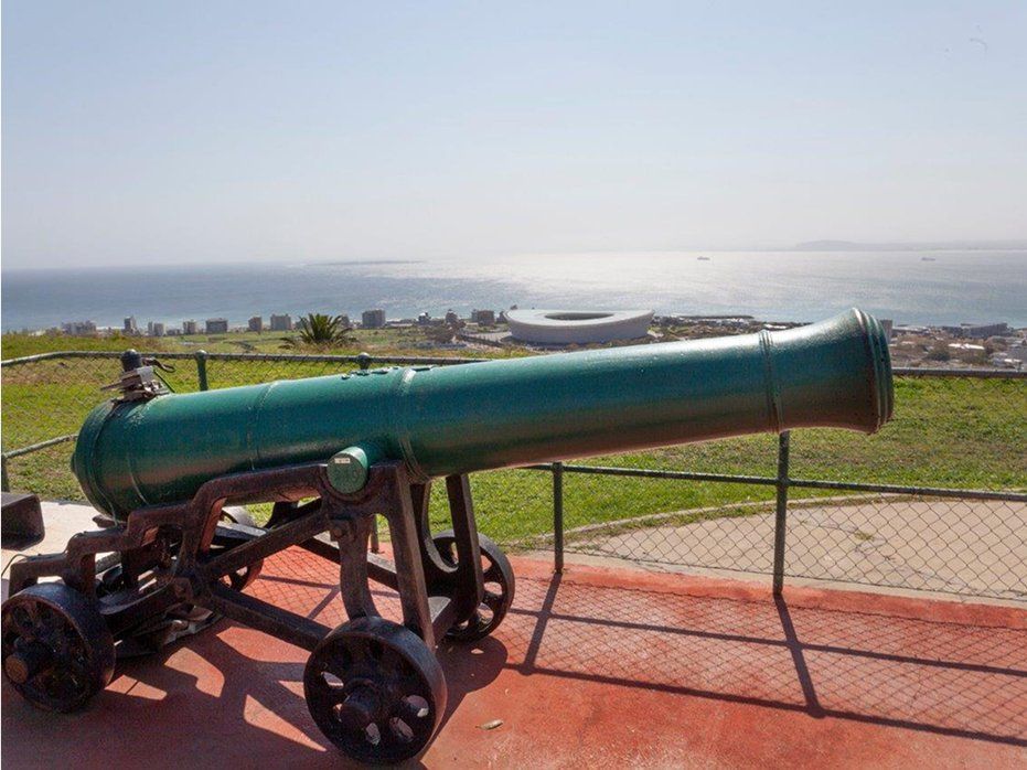 The Noon Gun on Signal Hill above the city and the sea